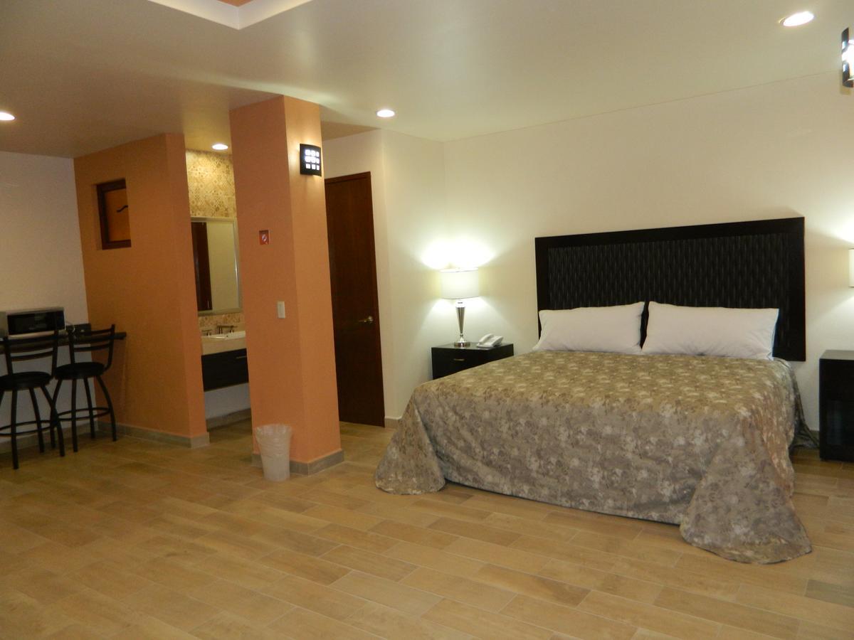 Hotel Plaza Bernal Esterno foto
