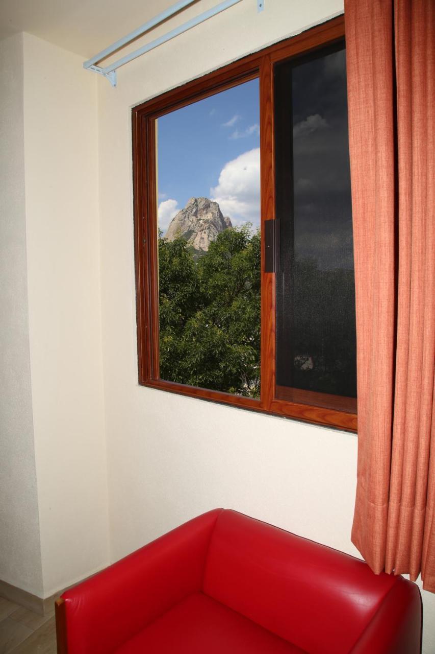 Hotel Plaza Bernal Esterno foto