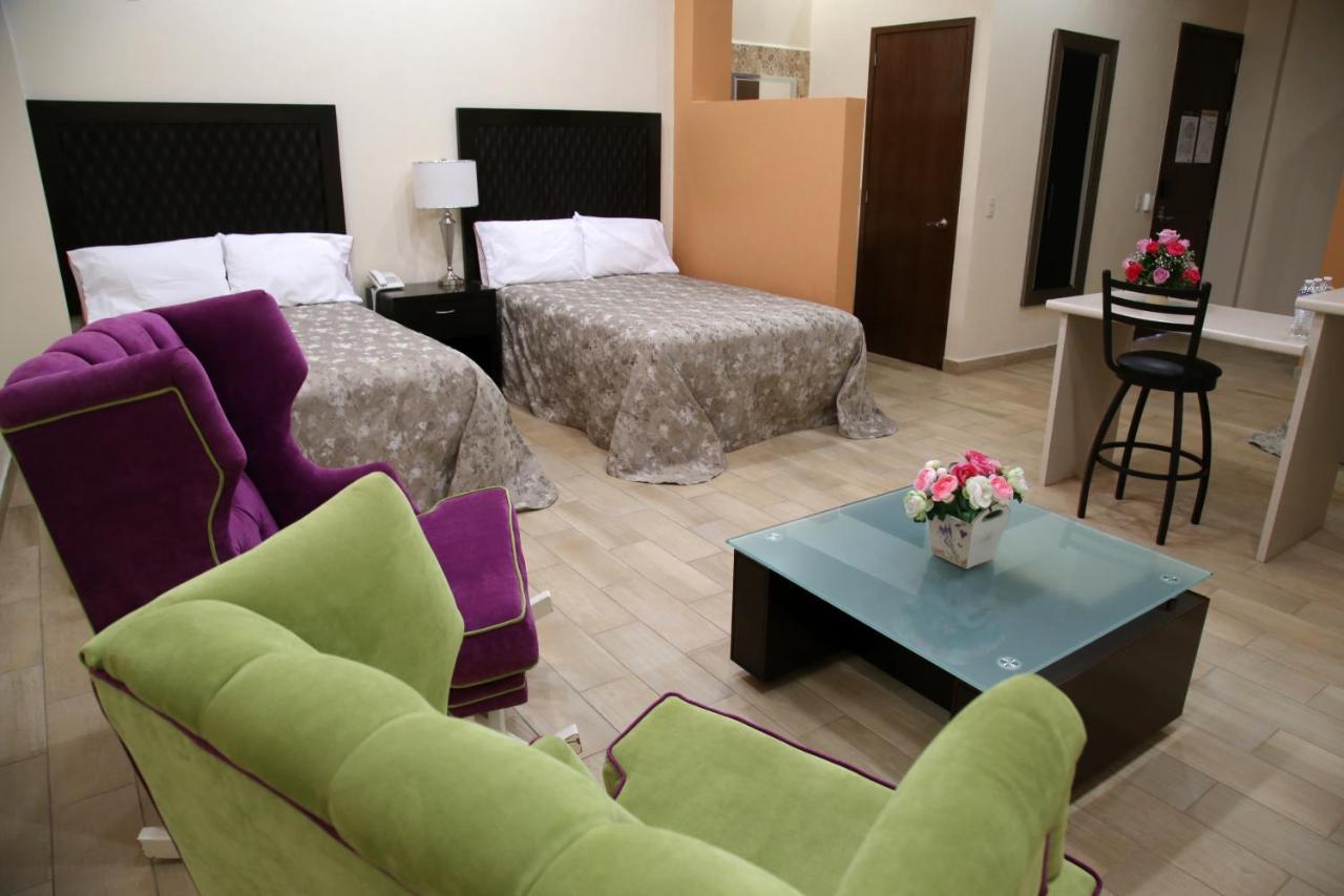 Hotel Plaza Bernal Esterno foto