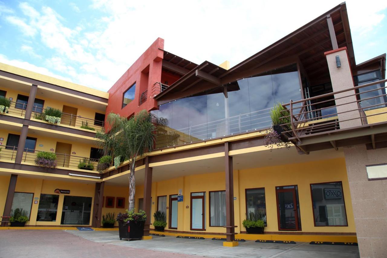 Hotel Plaza Bernal Esterno foto