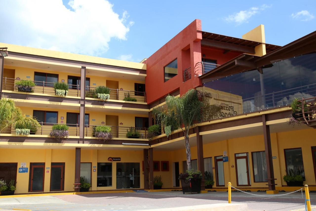 Hotel Plaza Bernal Esterno foto
